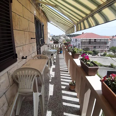 Apartmani Lucija *